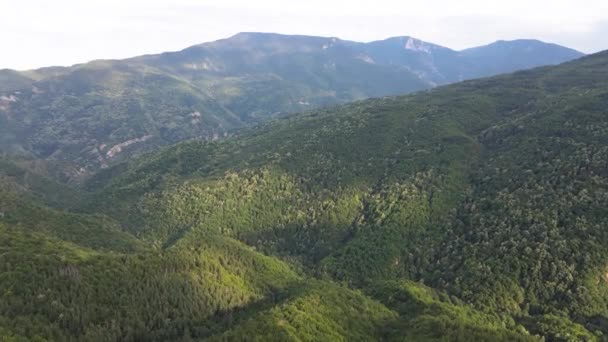 Vista Aerea Delle Montagne Rodopi Vicino Alla Città Asenovgrad Regione — Video Stock