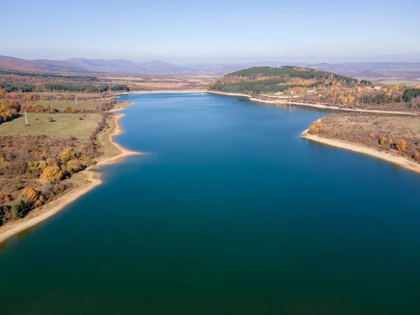 Αεροφωτογραφία Φθινόπωρο Του Izvor Reservoir Στο Βουνό Konyavska Περιοχή Pernik — Φωτογραφία Αρχείου