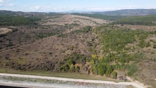 Αεροφωτογραφία Του Bakardere Reservoir Κοντά Στην Πόλη Ihtiman Βουλγαρία — Αρχείο Βίντεο