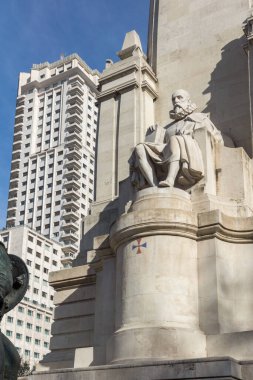 Madrid, İspanya - 23 Ocak 2018: Anıt Cervantes, Don Kişot ve Sancho Panza İspanya Meydanı Madrid şehir, İspanya