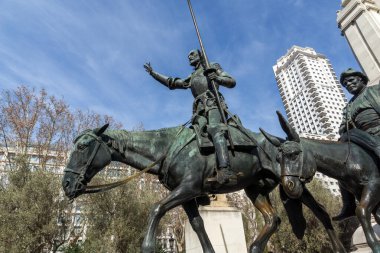 Madrid, İspanya - 23 Ocak 2018: Anıt Cervantes, Don Kişot ve Sancho Panza İspanya Meydanı Madrid şehir, İspanya