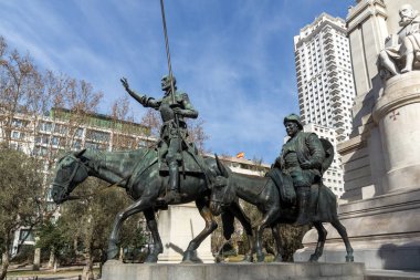 Madrid, İspanya - 23 Ocak 2018: Anıt Cervantes, Don Kişot ve Sancho Panza İspanya Meydanı Madrid şehir, İspanya