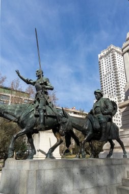 Madrid, İspanya - 23 Ocak 2018: Anıt Cervantes, Don Kişot ve Sancho Panza İspanya Meydanı Madrid şehir, İspanya