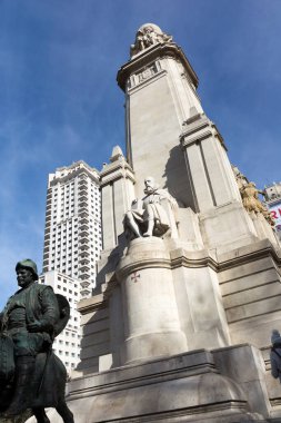 Madrid, İspanya - 23 Ocak 2018: Anıt Cervantes, Don Kişot ve Sancho Panza İspanya Meydanı Madrid şehir, İspanya