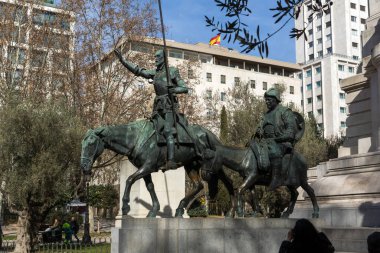 Madrid, İspanya - 23 Ocak 2018: Anıt Cervantes, Don Kişot ve Sancho Panza İspanya Meydanı Madrid şehir, İspanya
