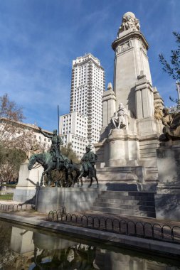Madrid, İspanya - 23 Ocak 2018: Anıt Cervantes, Don Kişot ve Sancho Panza İspanya Meydanı Madrid şehir, İspanya