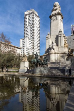 Madrid, İspanya - 23 Ocak 2018: Anıt Cervantes, Don Kişot ve Sancho Panza İspanya Meydanı Madrid şehir, İspanya