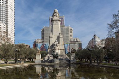 Madrid, İspanya - 23 Ocak 2018: Anıt Cervantes, Don Kişot ve Sancho Panza İspanya Meydanı Madrid şehir, İspanya