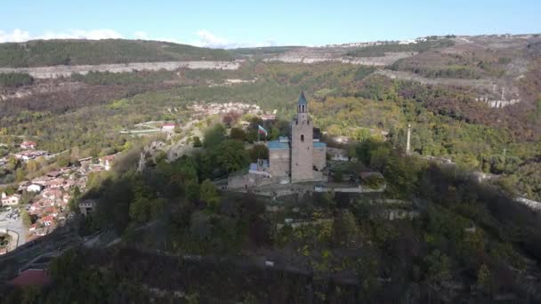 Vista Aérea Las Ruinas Capital Del Segundo Imperio Búlgaro Fortaleza — Vídeo de stock