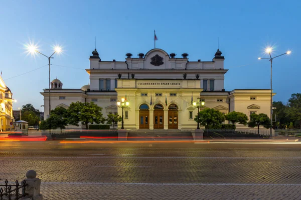 SOFYA, BULGARIA - 1 Ağustos 2021: Bulgaristan 'ın Sofya kentindeki Ulusal Meclis' in gün batımı manzarası
