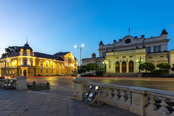 SOFYA, BULGARIA - 1 Ağustos 2021: Bulgaristan 'ın Sofya kentindeki Ulusal Meclis' in gün batımı manzarası