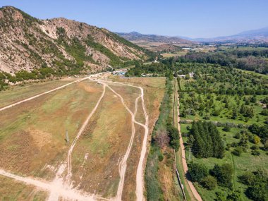 Bulgaristan 'ın Kozhuh Dağı ve Petrich vadisinin hava manzarası