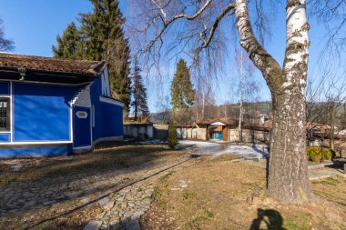 KOPRIVSHTITSA, BULGARIA - 25 Ocak 2020: Bulgaristan 'ın Sofya Bölgesi Koprivshtitsa kasabasında Bakire Meryem' in Tarihi Kilise Varsayımı