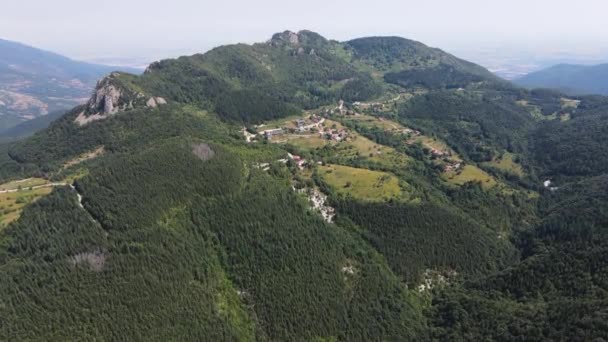 Vista Aérea Las Montañas Rhodope Cerca Belintash Bulgaria — Vídeos de Stock