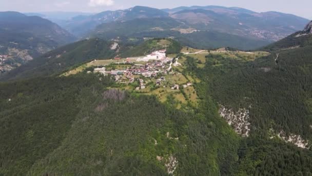 Veduta Aerea Delle Montagne Rodopi Vicino Belintash Bulgaria — Video Stock