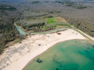 Bulgaristan 'ın Burgaz Bölgesi' nin Rezovo kasabası yakınlarındaki Silistar plajının hava manzarası