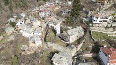 Otantik ondokuzuncu yüzyıl evleri, Filibe Bölgesi, Bulgaristan 'ın Otantik Kosova Köyü' nün havadan görünüşü