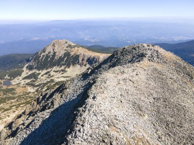 Bulgaristan 'ın Polezhan Tepesi yakınlarındaki Pirin Dağı' nın şaşırtıcı hava manzarası