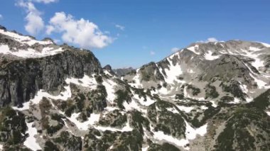 Bulgaristan 'ın Popovo Gölü yakınlarındaki Pirin Dağı' nın şaşırtıcı hava manzarası