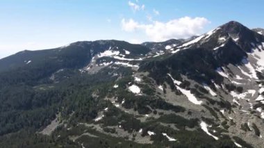 Bulgaristan 'ın Popovo Gölü yakınlarındaki Pirin Dağı' nın şaşırtıcı hava manzarası