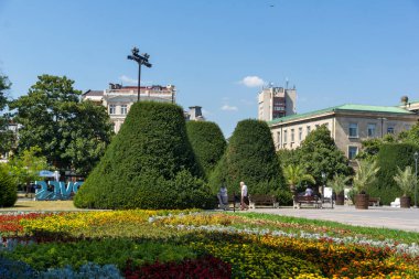 RUSE, BULGARIA - 15 AĞUSTOS 2021: Bulgaristan 'ın Ruse kentinin merkezinde Özgürlük Meydanı Panoraması