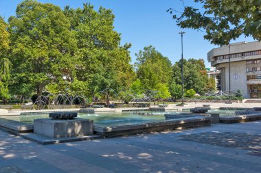 RUSE, BULGARIA - 15 AĞUSTOS 2021: Bulgaristan 'ın Ruse kentinin merkezinde Özgürlük Meydanı Panoraması