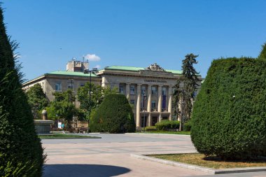 RUSE, BULGARIA - 15 AĞUSTOS 2021: Bulgaristan 'ın Ruse kentinin merkezinde Özgürlük Meydanı Panoraması
