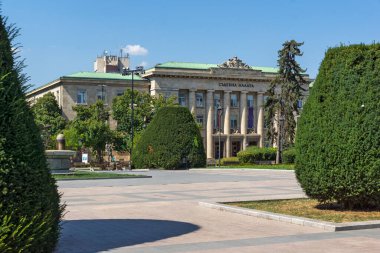 RUSE, BULGARIA - 15 AĞUSTOS 2021: Bulgaristan 'ın Ruse kentinin merkezinde Özgürlük Meydanı Panoraması