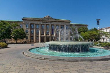 RUSE, BULGARIA - 15 AĞUSTOS 2021: Bulgaristan 'ın Ruse kentinin merkezinde Özgürlük Meydanı Panoraması