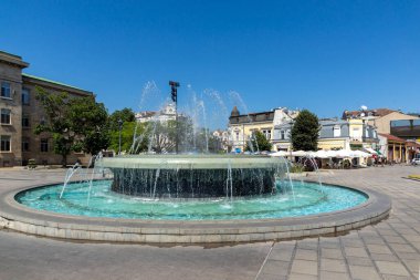 RUSE, BULGARIA - 15 AĞUSTOS 2021: Bulgaristan 'ın Ruse kentinin merkezinde Özgürlük Meydanı Panoraması