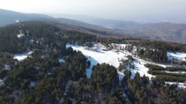 Bulgaristan 'ın Filibe Bölgesi, Rodos Dağı' ndaki Koprivkite bölgesinin havadan görüntüsü