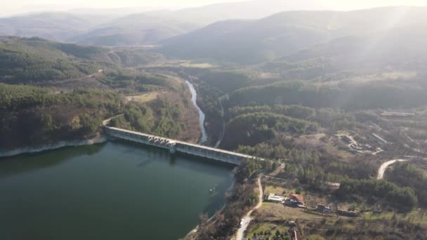 トポルニツァ貯水池 スレドナ ゴラ山 ブルガリアの空中ビュー — ストック動画