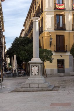 Madrid, İspanya - 23 Ocak 2018: Eski binasında Ramales kare (plaza Ramales) şehir Madrid, İspanya