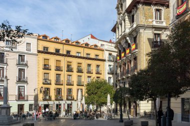 Madrid, İspanya - 23 Ocak 2018: Eski binasında Ramales kare (plaza Ramales) şehir Madrid, İspanya