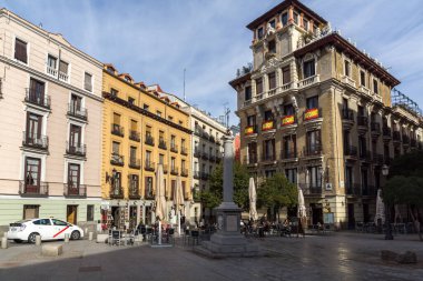 Madrid, İspanya - 23 Ocak 2018: Eski binasında Ramales kare (plaza Ramales) şehir Madrid, İspanya