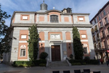 Madrid, İspanya - 23 Ocak 2018: Royal bina bucak Santiago ve San Juan şehir Madrid, İspanya