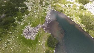 Kurbağa Gölü 'nün hava manzarası, Pirin Dağı, Bulgaristan
