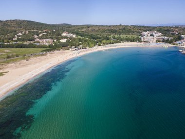 Bulgaristan 'ın Burgaz Bölgesi' ndeki Dyuni tatil beldesi yakınlarındaki The Driver Beach 'in (Alepu) hava manzarası
