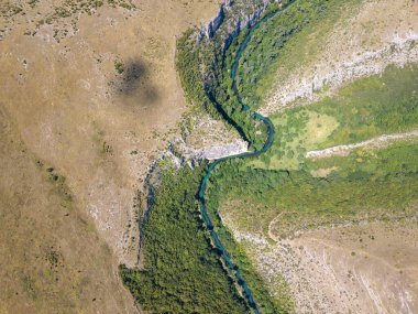 Bulgaristan 'ın Altın Panega Nehri boyunca Iskar Panega Geopark' ın hava manzarası