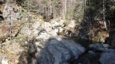 Bulgaristan 'ın Pirin Dağı' nın Sandanski kasabası yakınlarındaki Sandanska bistritsa nehrinin hava manzarası