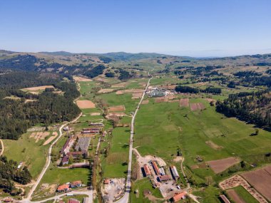 Bulgaristan 'ın Sofya Bölgesi' nin tarihi Koprivshtitsa kentinin hava manzarası