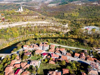 Bulgaristan 'ın Veliko Tarnovo kentinin şaşırtıcı Hava Günbatımı manzarası