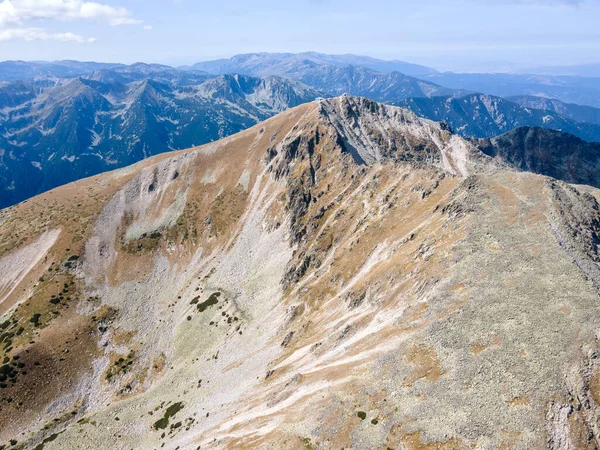 ブルガリアのムサラ山頂付近のリラ山の素晴らしい空中ビュー — ストック写真