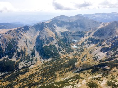 Bulgaristan 'ın Musala zirvesi yakınlarındaki Rila Dağı' nın şaşırtıcı hava manzarası