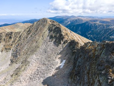 Bulgaristan 'ın Musala zirvesi yakınlarındaki Rila Dağı' nın şaşırtıcı hava manzarası
