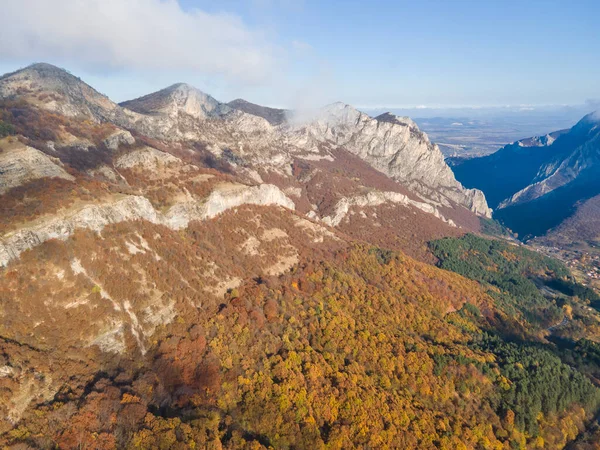 Increíble Paisaje Aéreo Otoñal Las Montañas Balcánicas Paso Vratsata Bulgaria — Foto de Stock
