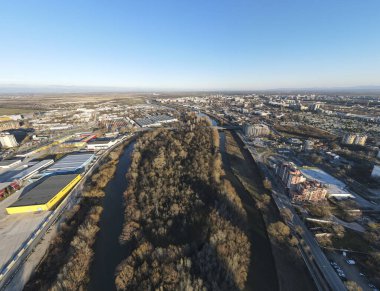 Bulgaristan 'ın Filibe kenti Maritsa nehri ve panoramasının şaşırtıcı hava manzarası