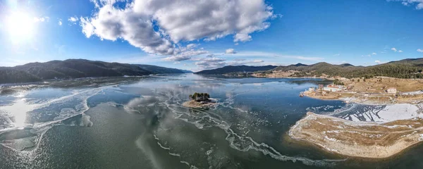 Aerial Winter Panorama Dospat Reservoir Covered Ice Smolyan Region Βουλγαρία — Φωτογραφία Αρχείου