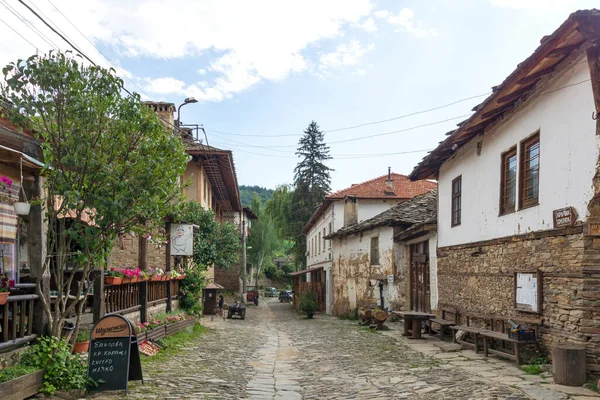 Kovachevitsa Bulgaria Junio 2020 Pueblo Kovachevitsa Con Casas Auténticas Del —  Fotos de Stock