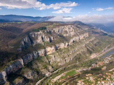 Iskar Nehri ve Boğazı 'ndaki Lakatnik Kayaları' nın hava manzarası, Balkan Dağları, Bulgaristan